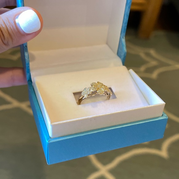 MAUI DIVERS Gold & Diamond Ring - Picture 4 of 17